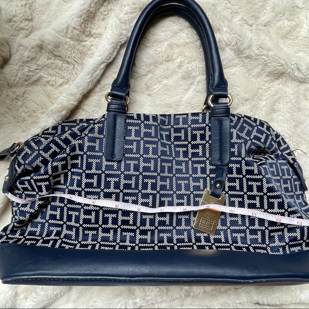 Tommy Hilfiger Signature Print Zipper Closure Bag - Picture 10 of 11